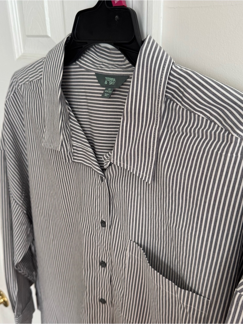 Terra & Sky Women's Plus Size 2X (20W-22W) Oversized Boyfriend Button Down Shirt - Picture 10 of 14